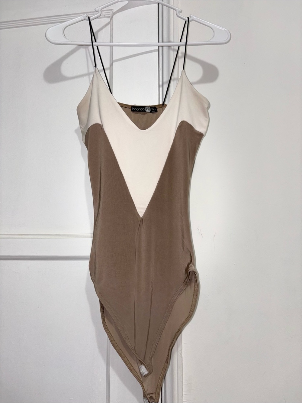Boohoo Cream and Brown Colorblock V‑Neck Bodysuit